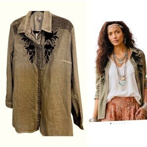 Chic connection women button blouse, size large nwt